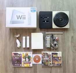 Nintendo Wii Bundle + DJ Hero