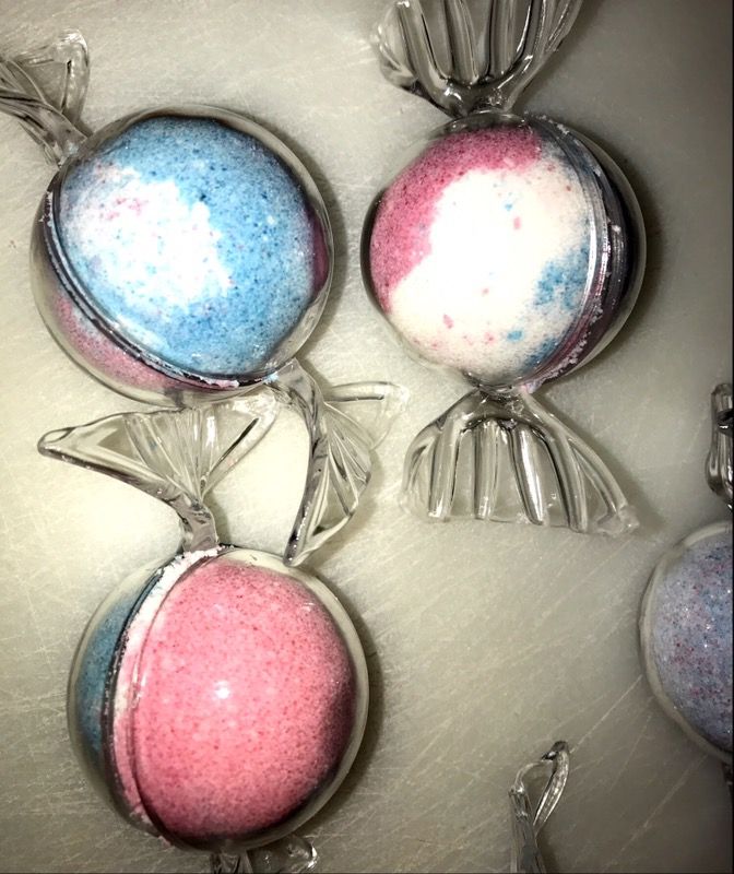 Fizzy bath bombs