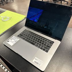 MacBook Pro 15.4” (2018) – i7 / 16GB RAM / 512GB SSD / Radeon Pro 560X