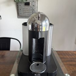 Cafetera Nespresso Vertuo Breville – Excelente estado