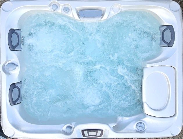 3-Person 2016 Sundance Capri Spa/Hot Tub/Jacuzzi for Sale