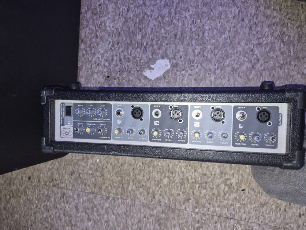 Peavy PV I4B 4 Channel Powered Mixer