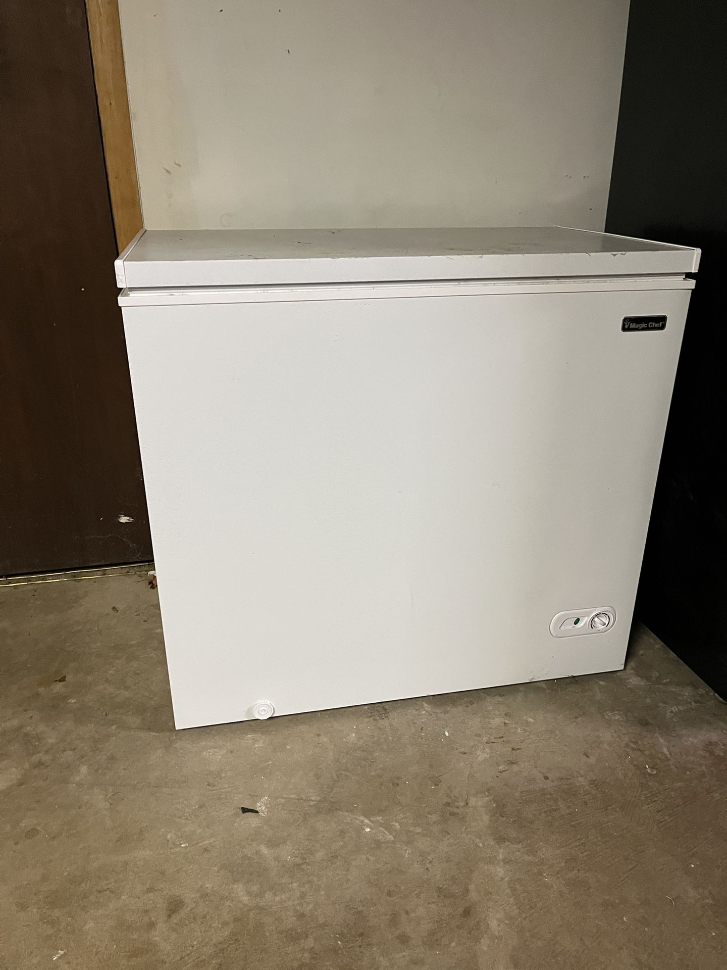 Magic Chef deep freezer