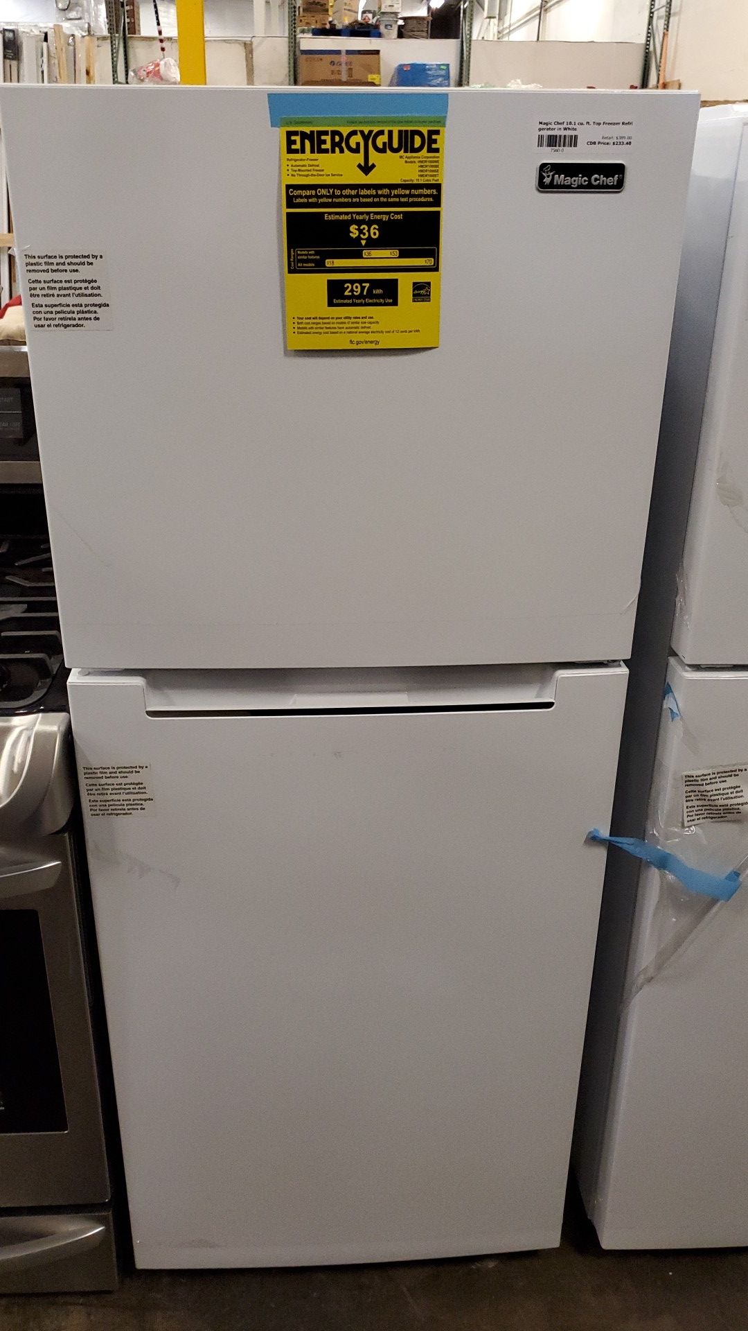 Magic chef 10.1 cu ft top freezer refrigerator for Sale in Phoenix, AZ