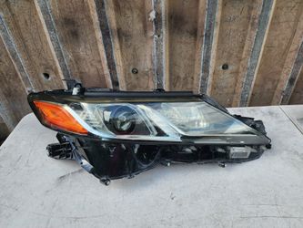 2018-2020 Toyota Camry Headlight Passenger Right Side OEM