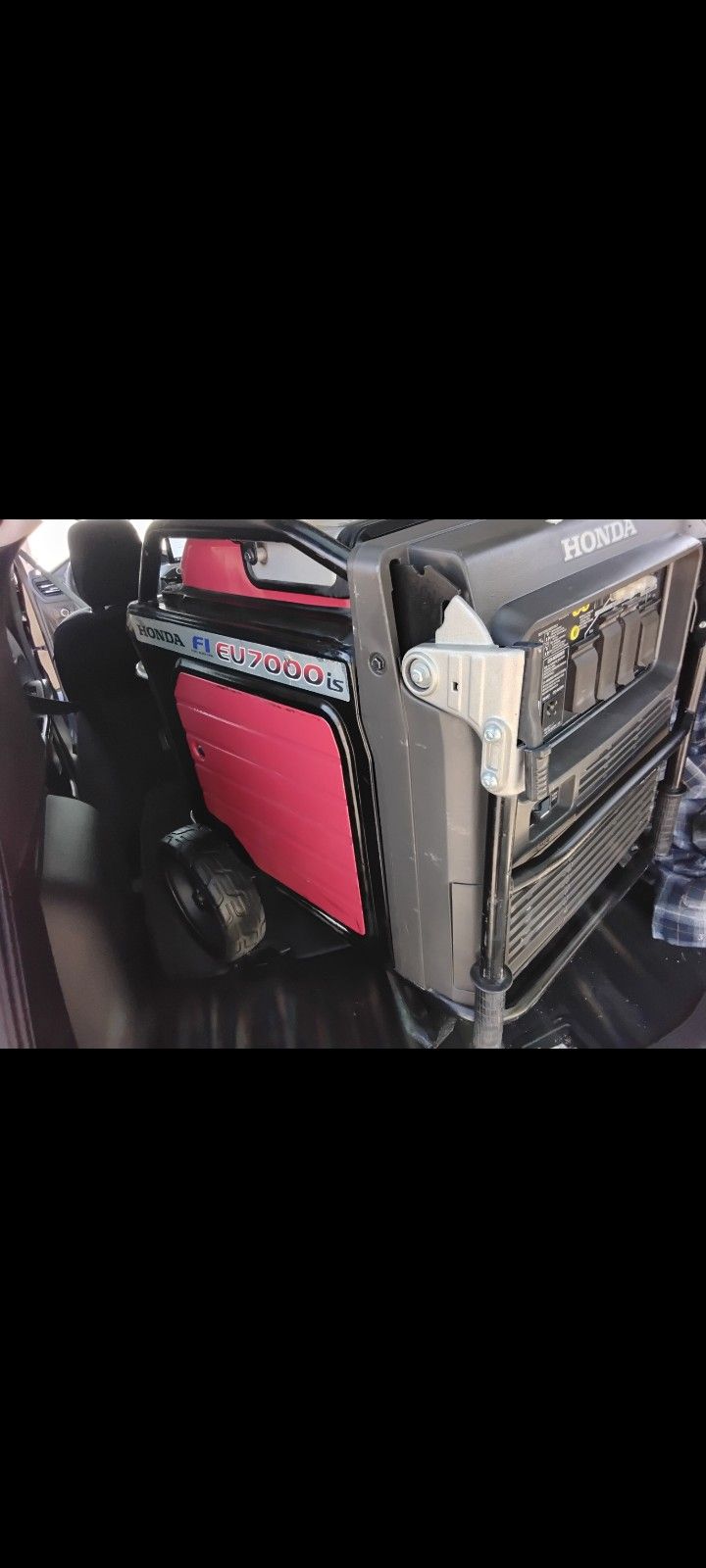 Honda Generator Eu7000is. Excellent Working Conditions. Need To Sell This Weekend. Make Me An Offer. Just Had It Serviced $2700