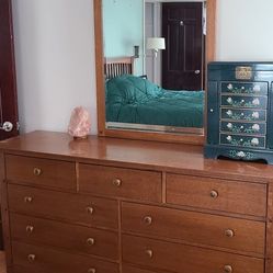 Queen Bed & Dresser Set With End Tables Thomasville Impressions