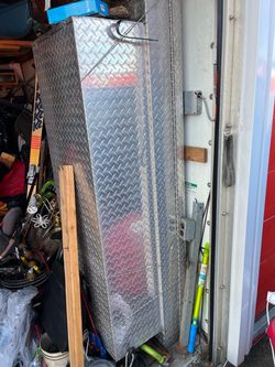 Truck tool box