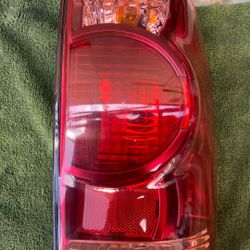 Toyota Tacoma Right Passenger Tail light