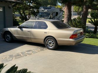 2000 Lexus LS 400