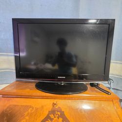 Samsung Flat Screen TV/ Open to negotiate/ Abierto a Negociar