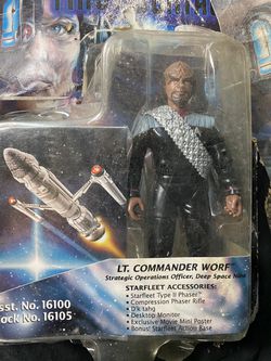 Star Trek First Contact LT. Commander Worf and Data Action Figures
