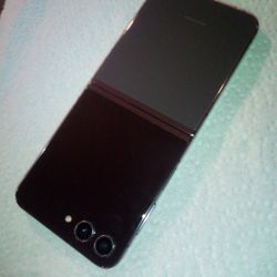 Samsung Galaxy Z Flip 5,..256gb... Carrier Unlocked!