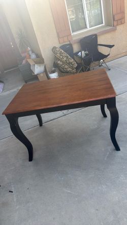 Table with 2 feet extension