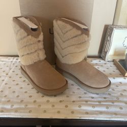 Women UGG size 7