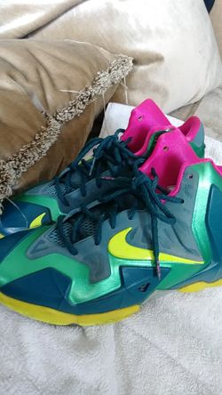Nike LeBron XI Size 7Y