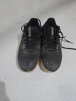Size 8.5 baseball shoes