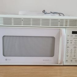 FREE under cabinet microwave
