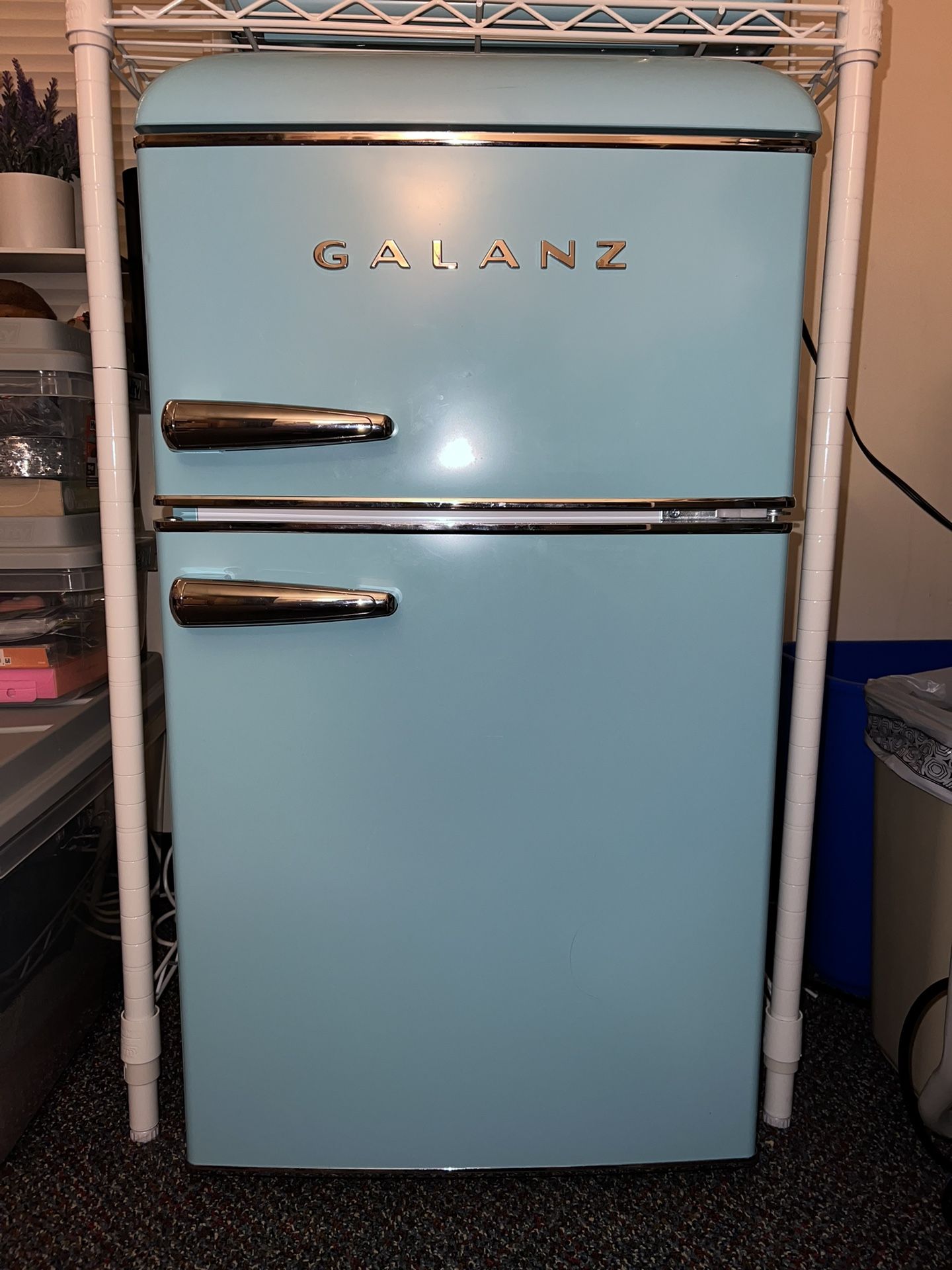 Galanz Retro Compact Refrigerator with Freezer, Mini Fridge with Dual Doors, Adjustable Mechanical Thermostat, 3.1 Cu FT, Blue