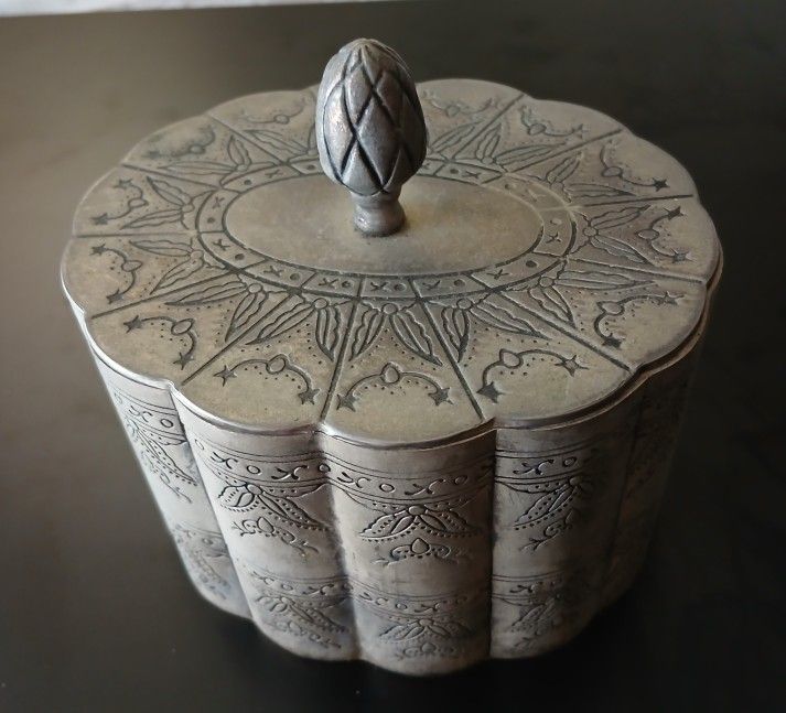 Vintage Metal Decorative Trinket Box