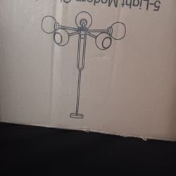 Modern Chandelier / ABLO ESPAÑOL