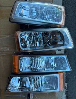 03-06 Chevy Silverado / Chevy Avalanche Headlights Faros Calaveras Micas Luces Lamps