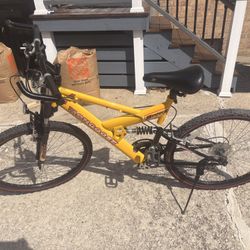Boys/ Men’s Mongoose Mountain Bike 
