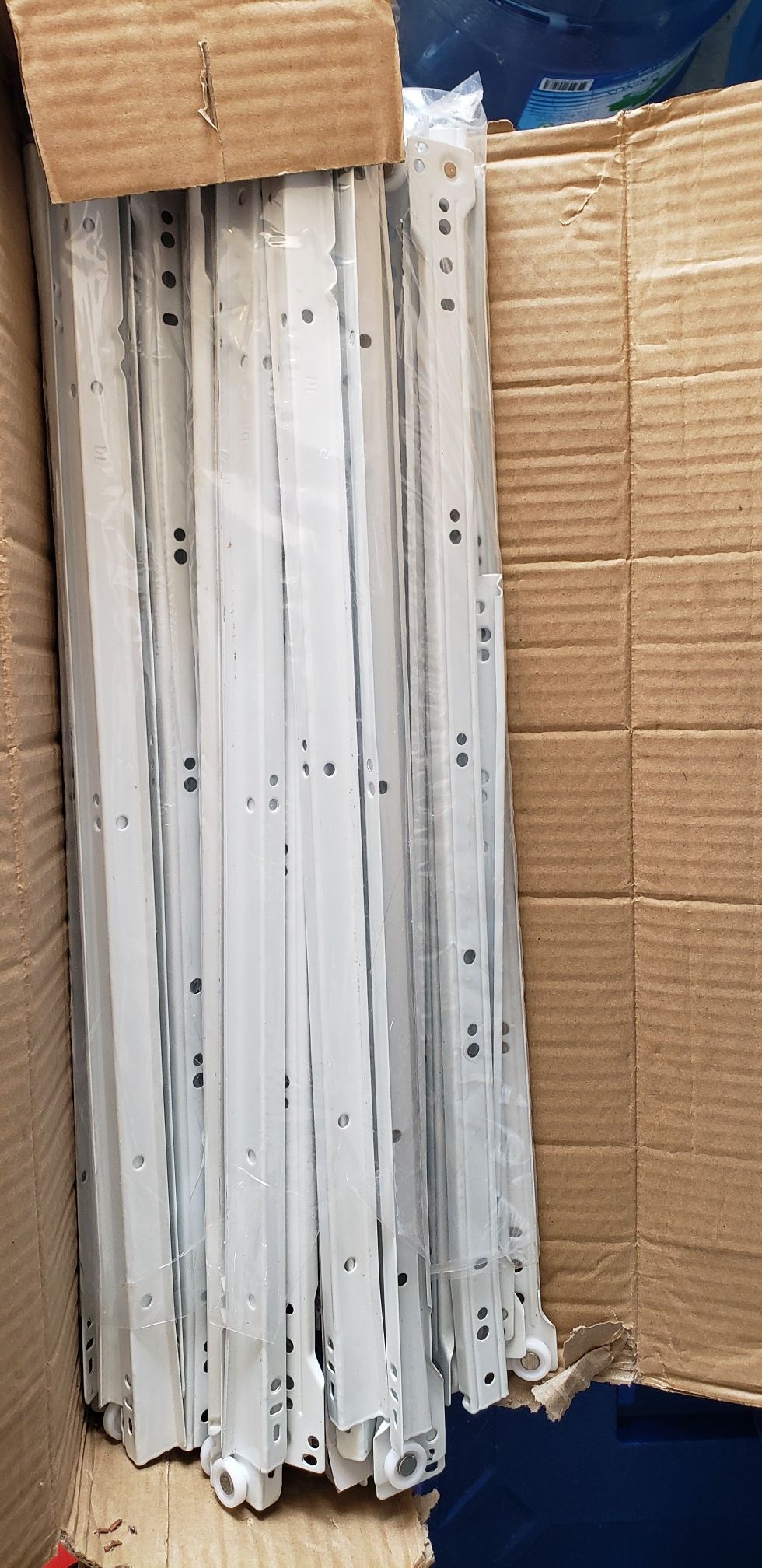 USED TRADITIONAL DRAWER SLIDES.