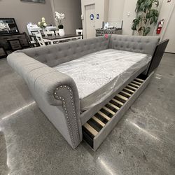DAY BED