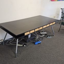 Black Desk