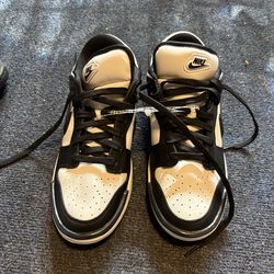 Nike Women’s Dunk Low Twist panda size 10