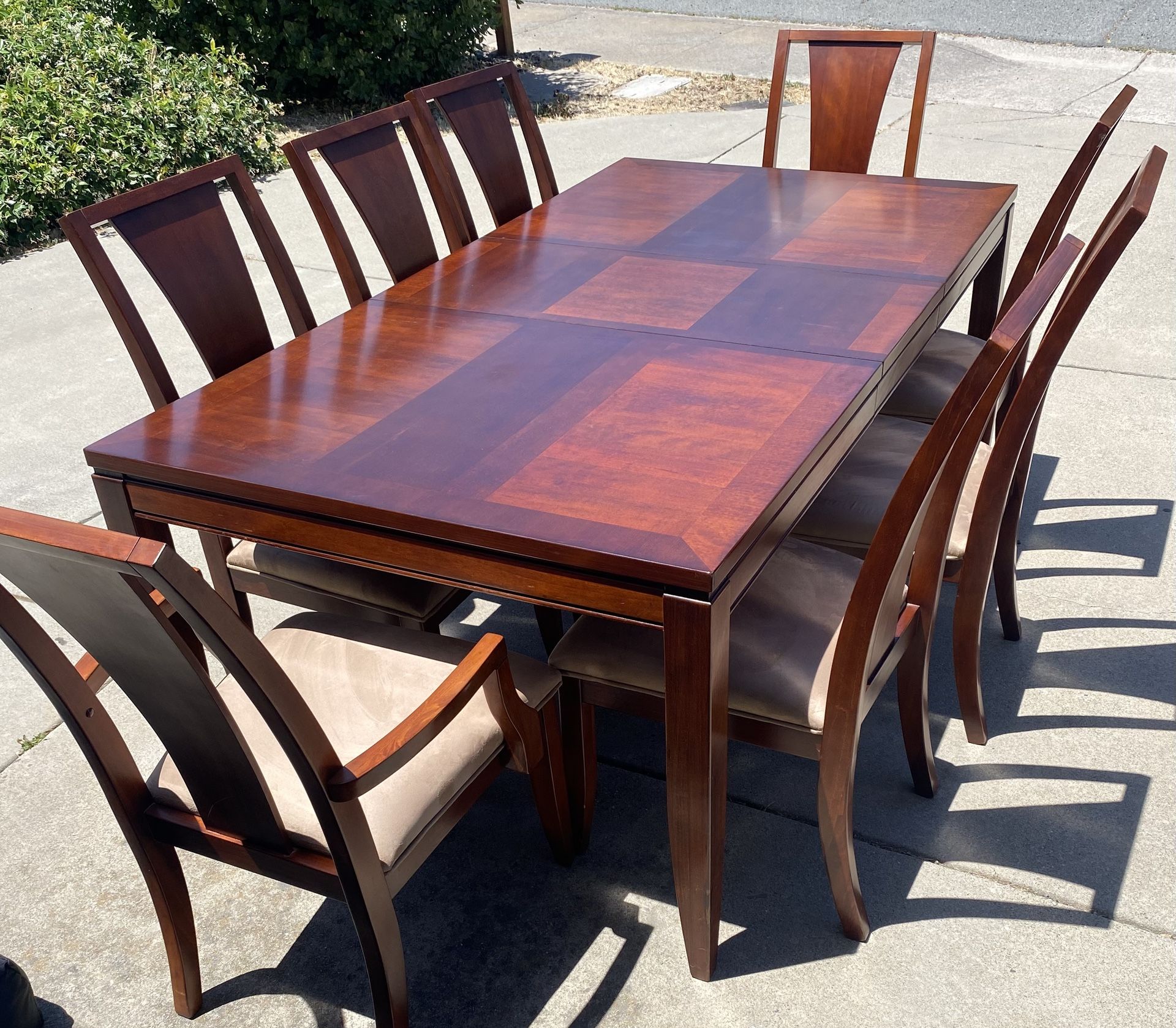 6-8 Person Dinning Room Table With Cabinet