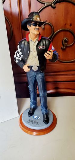 Richard Petty Limited Edition 18" Statue Sculpture w/ COA & Original Box