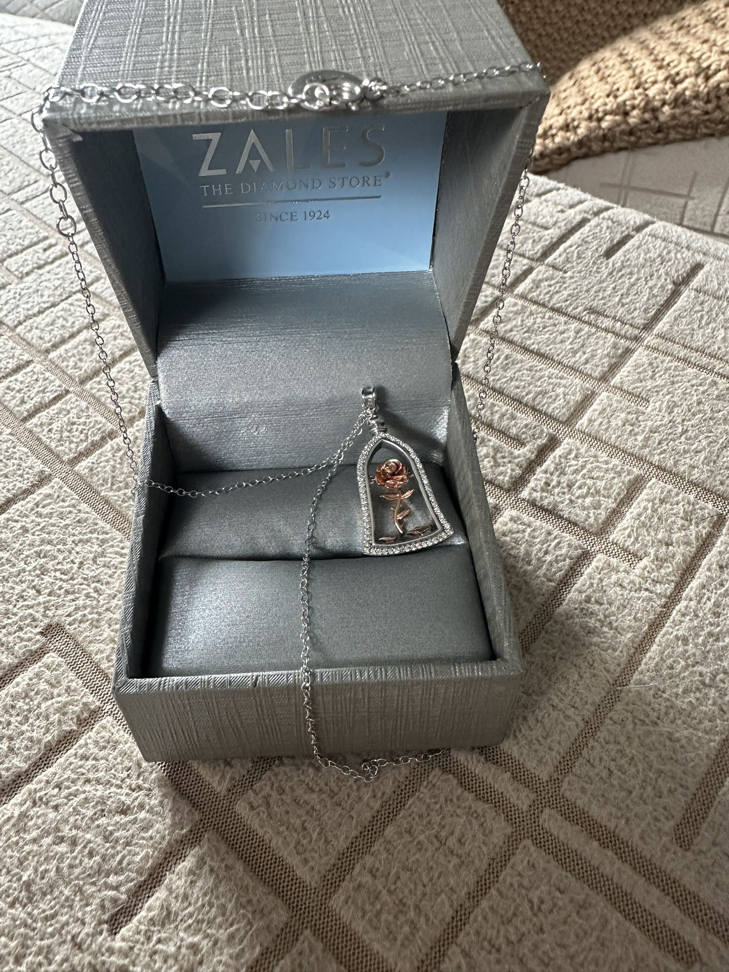 beauty and the beast necklace  White Gold 10k