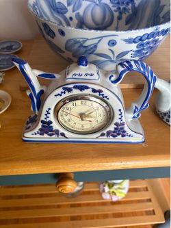 (Set) Blue Chinoiserie porcelain clock, bowl and teapot