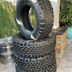285/70R17 BFGOODRICH A/T