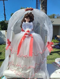 Quinceañera doll with Canopy Display
