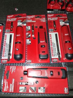 MILWAUKEE PUNCH DOWN TOOLS W/ LED LIGHT