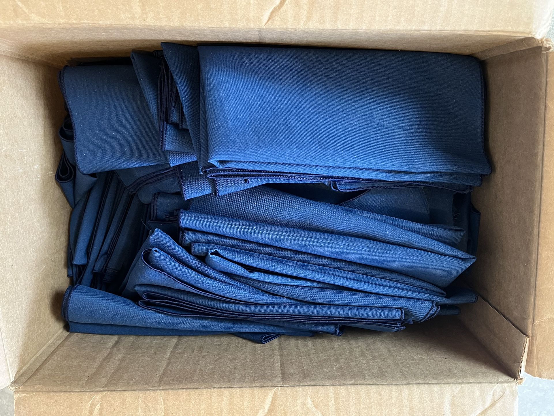 136 Royal Blue Linen Napkins (19x20in)