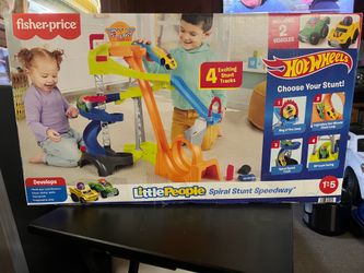 New…. Fisher-Price Little People Hot Wheels Spiral Stunt Racetrack for Toddlers, Playset, 2 Toy Cars