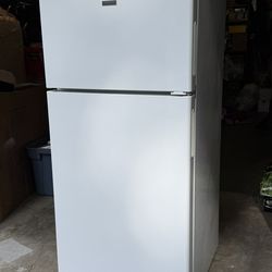White Hotpoint Refrigerator/Freezer - Excellent Condition