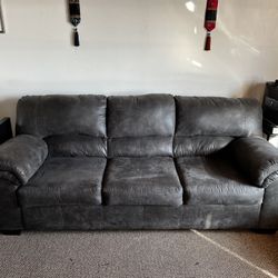 Pull Out Couch Bed (comes with mattress)