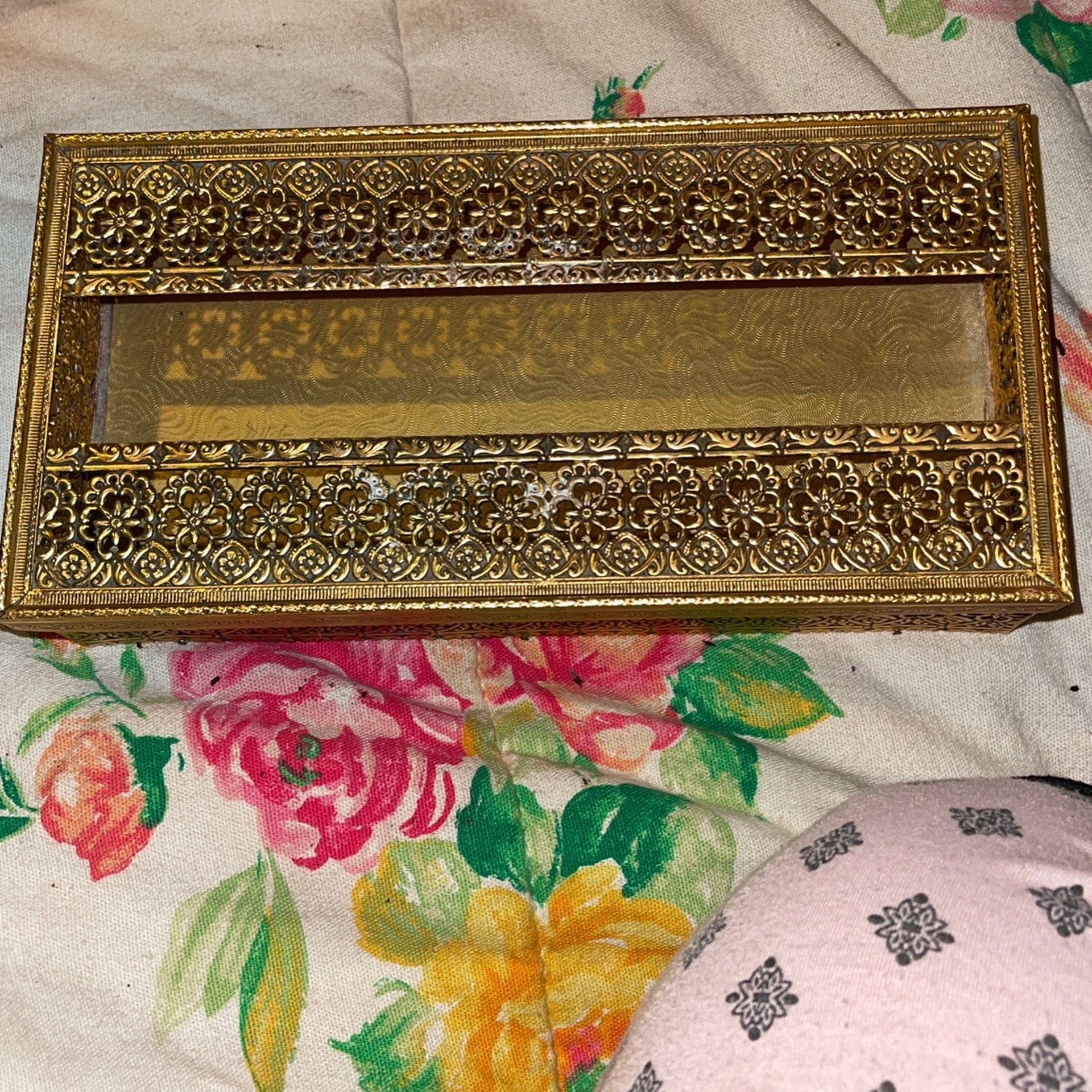 Vintage Filigree Tissue Cover