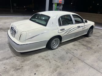 1999 Lincoln Town Car