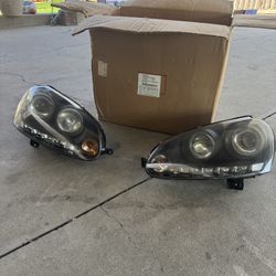 2010 Volkswagen Jetta Headlights