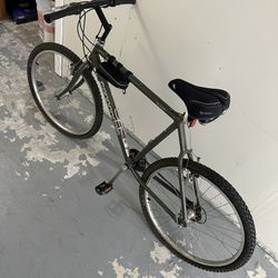 Cannondale Bike With Orthopedic Seat And Phone Storage 