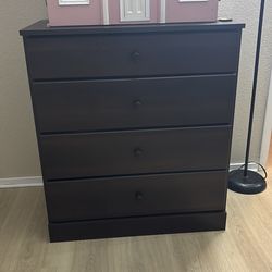 34" Tall 4-Drawer Dresser