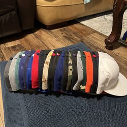 New era fitted hats. 22 pcs.