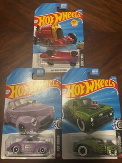 3 hot wheels!!!
