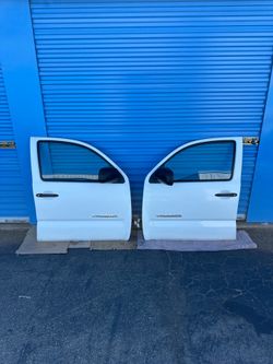 05-15 Toyota Tacoma OEM White Front Doors